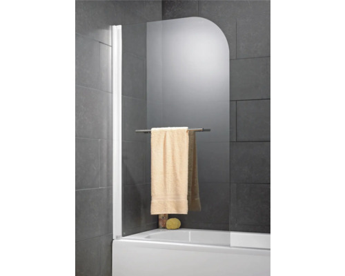 Glazen badwand met handdoekhouder gemonteerd boven een badkuip