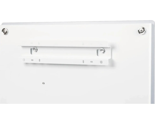 Achteraanzicht van een witte radiator met wandmontage
