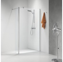 Douche met douchearmatuur en handdoek