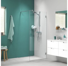 Moderne badkamer met inloopdouche, wastafel en spiegel