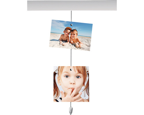 Fotogalerij met twee foto''s aan een draad opgehangen