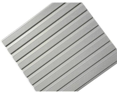 Grijze terrasplank met gegroefd oppervlak