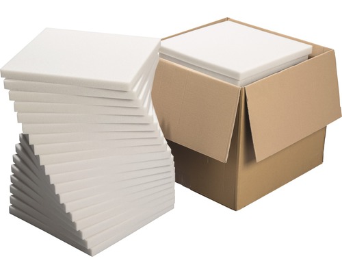 Schuimplaten naast een open kartonnen doos