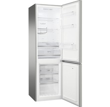 Geopende koelkast met vriezer en meerdere opbergvakken