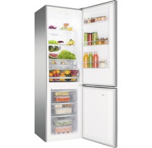 Geopende koelkast gevuld met eten