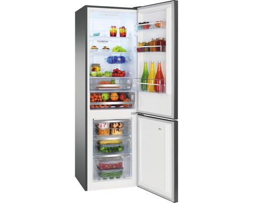 Geopende koelkast gevuld met voedsel