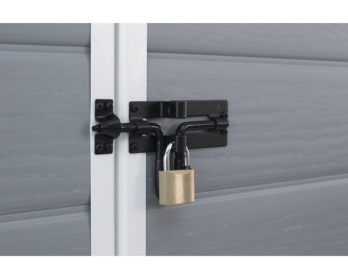 Schuifgrendel met hangslot op een tuindeur