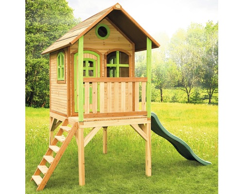 Houten speelhuis met glijbaan en trap voor de tuin