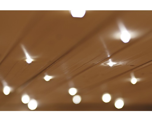 Houten plafond met inbouwspots