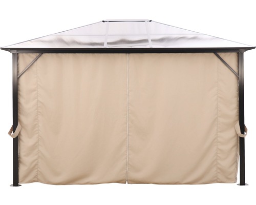 Paviljoen met beige gordijnen voor de tuin