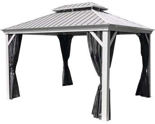 Paviljoen met gordijnen voor buiten