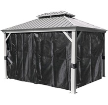 Paviljoen met zwarte gordijnen voor de tuin