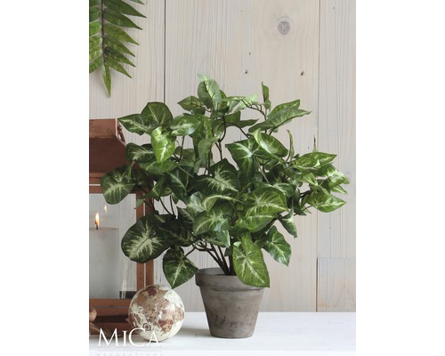 Kunstmatige groene plant in pot als decoratie