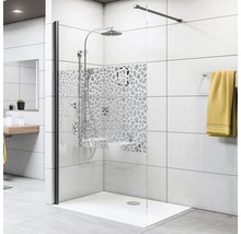 Inloopdouche met patroon en douchebak in een moderne badkamer