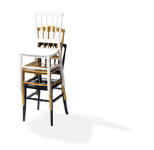 Stapel stoelen voor gebruik binnenshuis