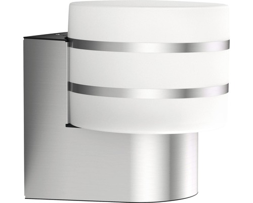 Wandlamp van metaal met cilindervormige lampenkap