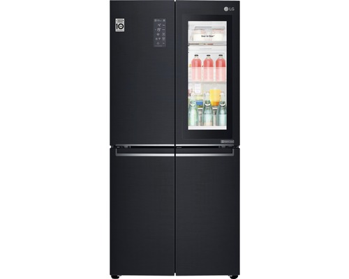 Zwarte vierdeurs koelkast gevuld met drankjes