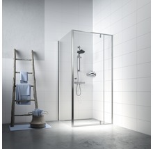 Badkamer met douchecabine, ladder en handdoeken