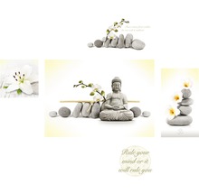 Muurdecoratie met boeddhabeeld, stenen en bloemen voor een ontspannen sfeer