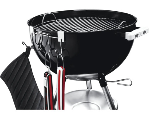 Bolvormige barbecue met grillrooster, bestekhouders en pannenlap