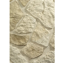 Close-up van een wandbekleding met natuursteenlook.
