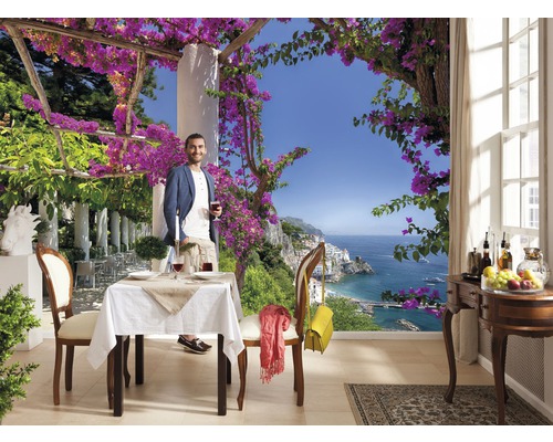 Fotobehang met man op terras met uitzicht op zee