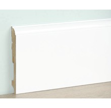 Witte houten plint