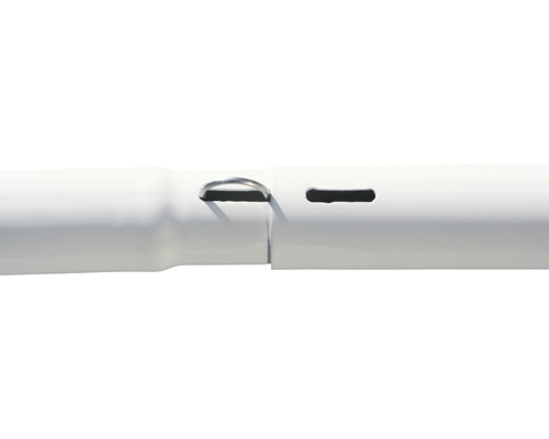 Close-up van een witte kunststof buis met uitsparingen