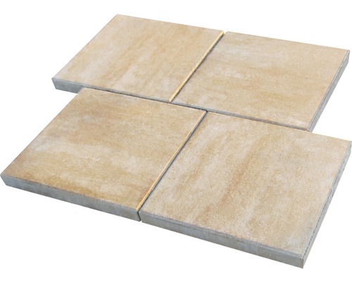 Vier vierkante vloertegels van aardewerk