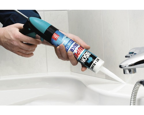 Sanitair siliconen aanbrengen vanuit de cartridge op een badkuip