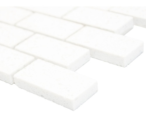 Detailopname van rechthoekige keramische mozaïektegels