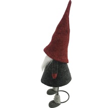 Decoratieve kerstkabouter met baard en muts als kerstdecoratie