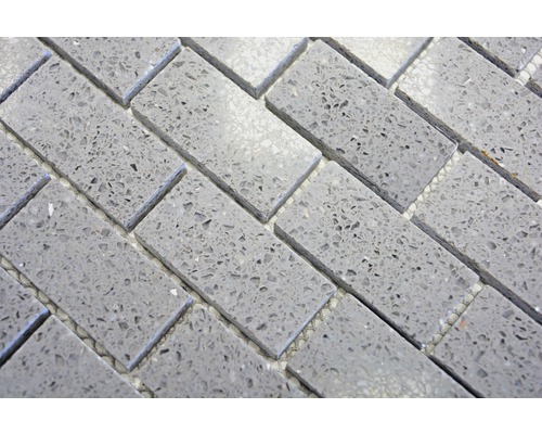 Grijze mozaïektegels in rechthoekig formaat