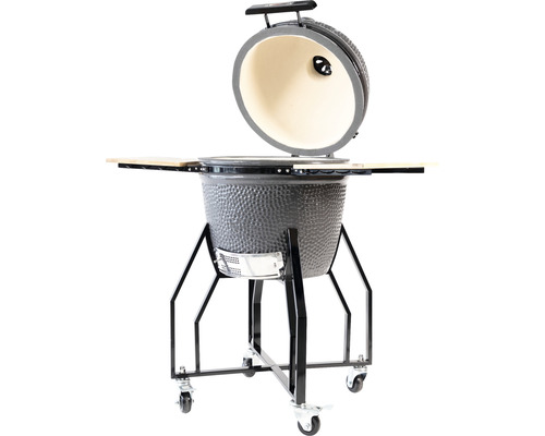 Keramische barbecue met open deksel en bijzettafels op een rolwagen