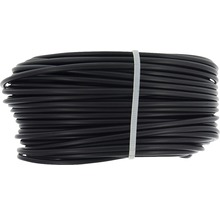 Zwarte elektriciteitskabel opgerold