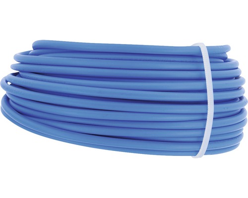 Blauwe waterslang opgerold