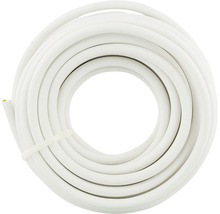 Opgestapelde witte elektriciteitskabel