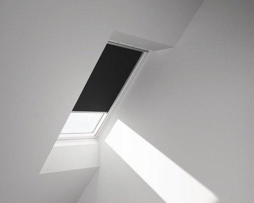 Dakvenster met verduisterend rolgordijn