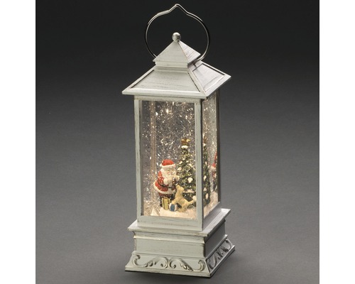 Decoratieve lantaarn met kerstman, boom en kunstsneeuw voor een kerstsfeer