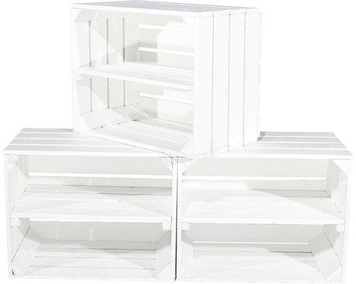 Drie witte houten kisten als rek