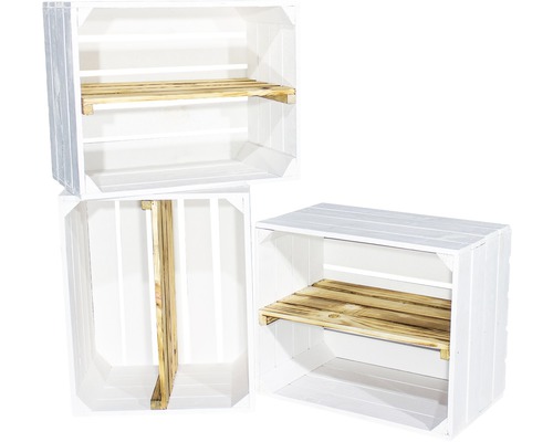 Drie witte houten kisten met planken voor opslag