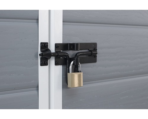 Slotgrendel met hangslot op een tuindeur