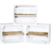 Drie witte houten kisten met houten schappen