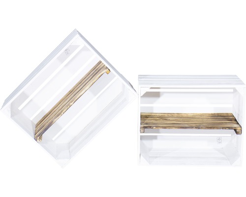 Twee witte houten kratten