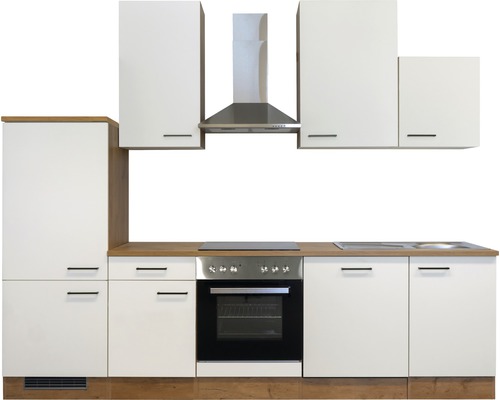 Keuken met boven- en onderkasten, afzuigkap en inbouwfornuis