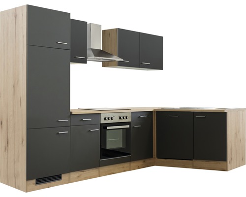 Inbouwkeuken met kasten, afzuigkap en oven