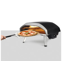 Ooni pizzaoven met pizza op een pizzaschep