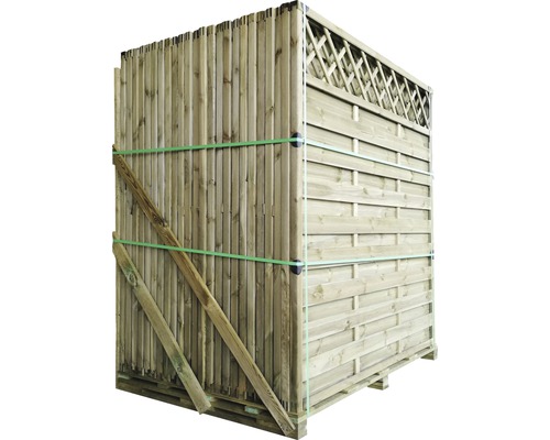 Houten schuttingdelen op pallet, verpakt en klaar voor levering