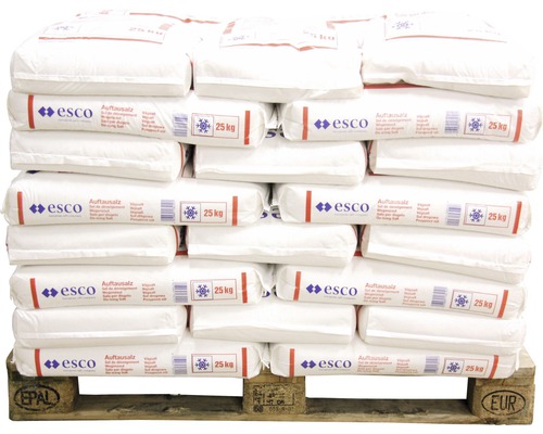 Pallet met zakken dooizout, gewicht per zak 25 kilogram
