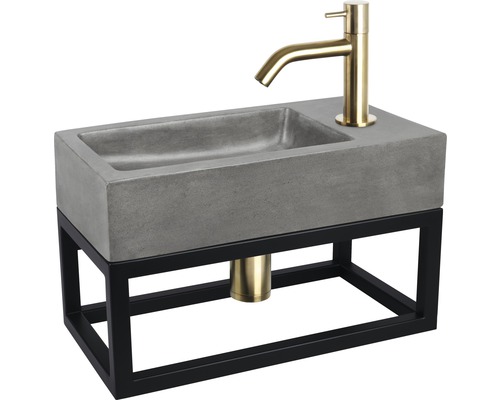 Wastafel met betonnen wasbak, kraan en zwart metalen frame